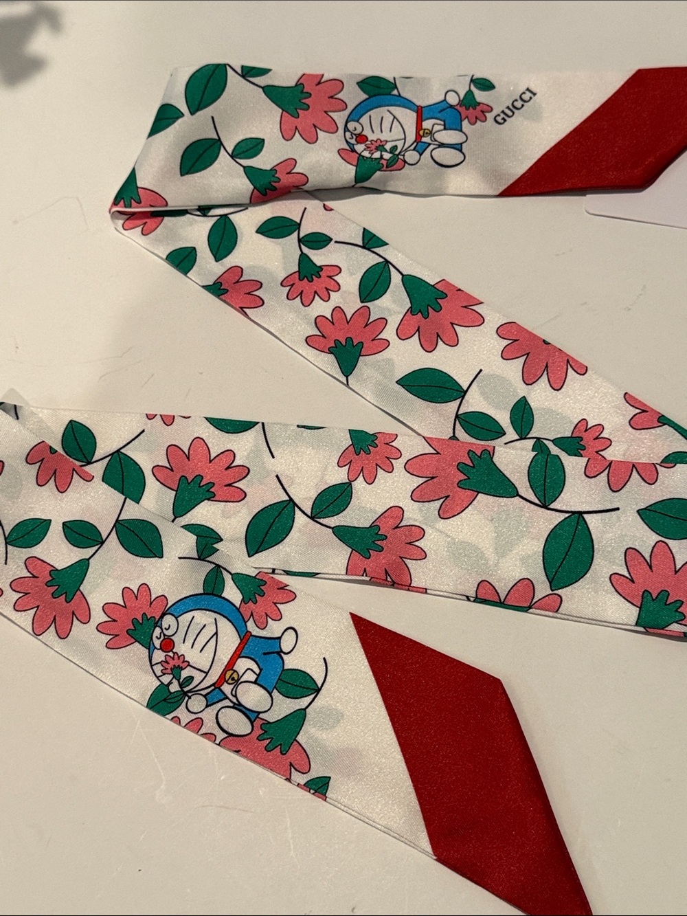 Fashion Accessories White Floral  Silk Twilly Scarf with Red Tip